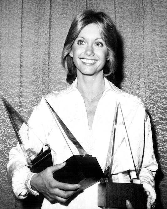 olivia-newton-john-american-music-awards