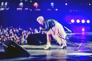 Pink danced with her mom, who doesn't have as many people to dance with now