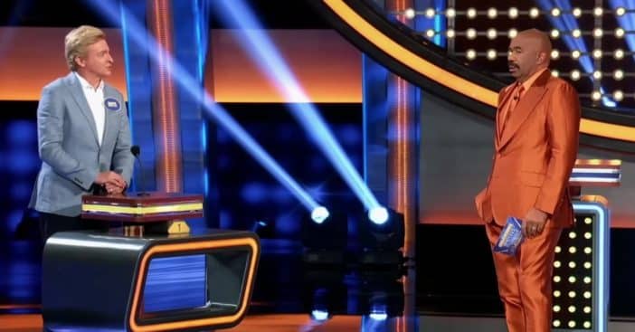 Rhys Darby confuses Steve Harvey on Celebrity Family Feud