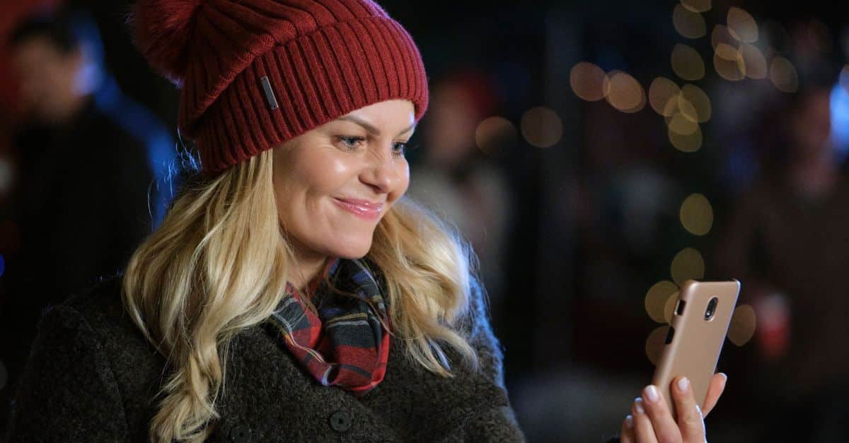 Candace Cameron Bure Talks About New Christmas Movie Not On Hallmark