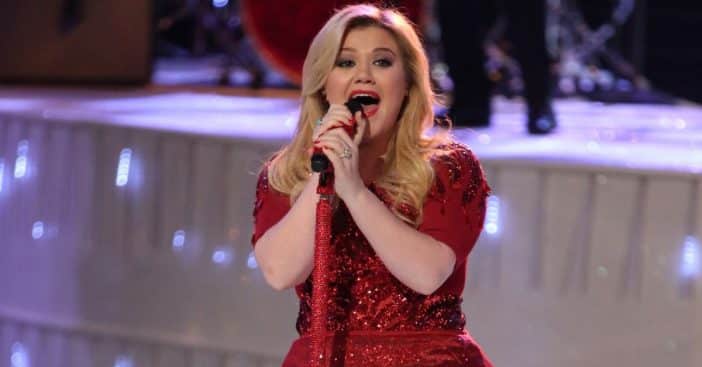 Kelly Clarkson fans want her back