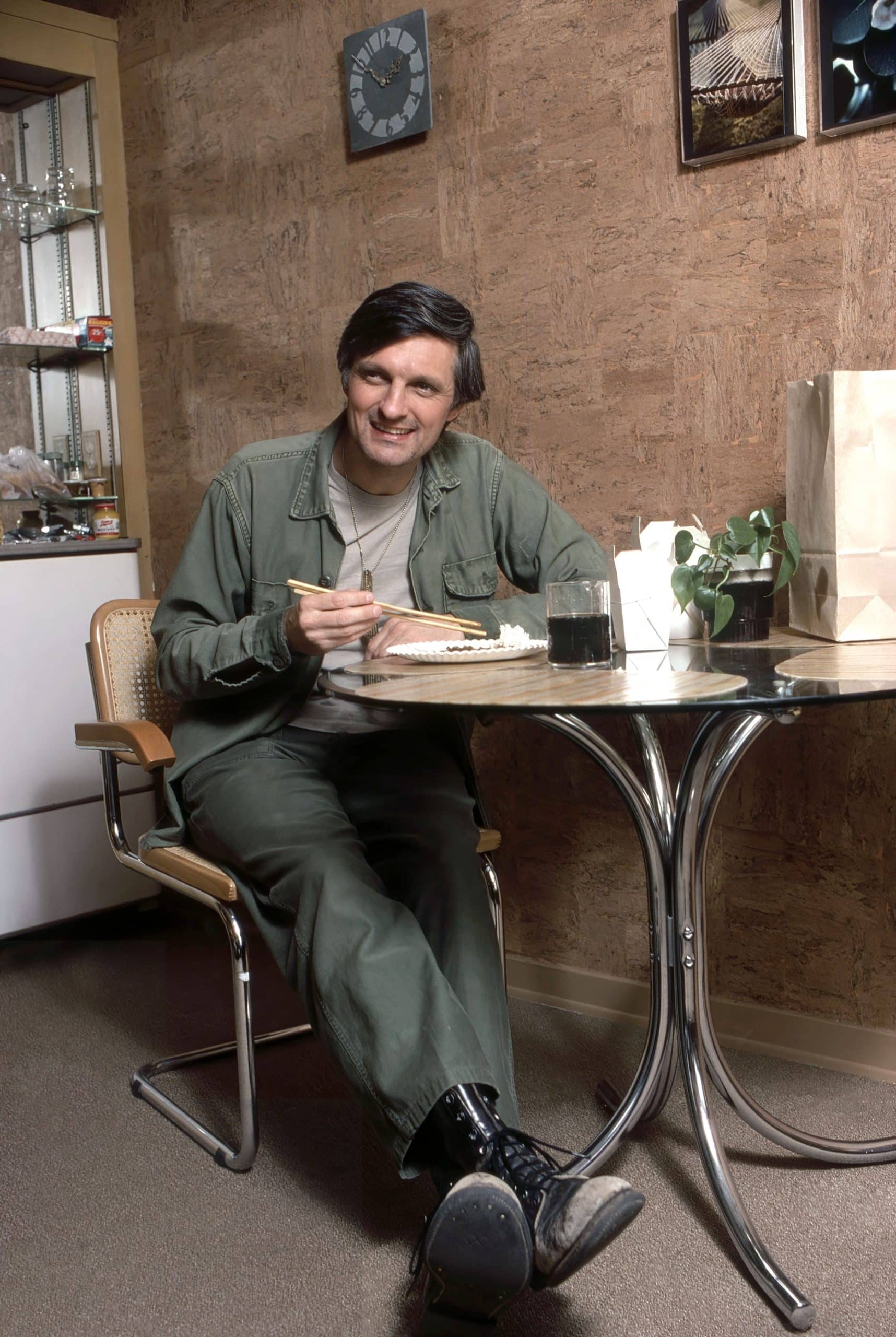 MASH, (aka M*A*S*H*), Alan Alda, ph: 1976