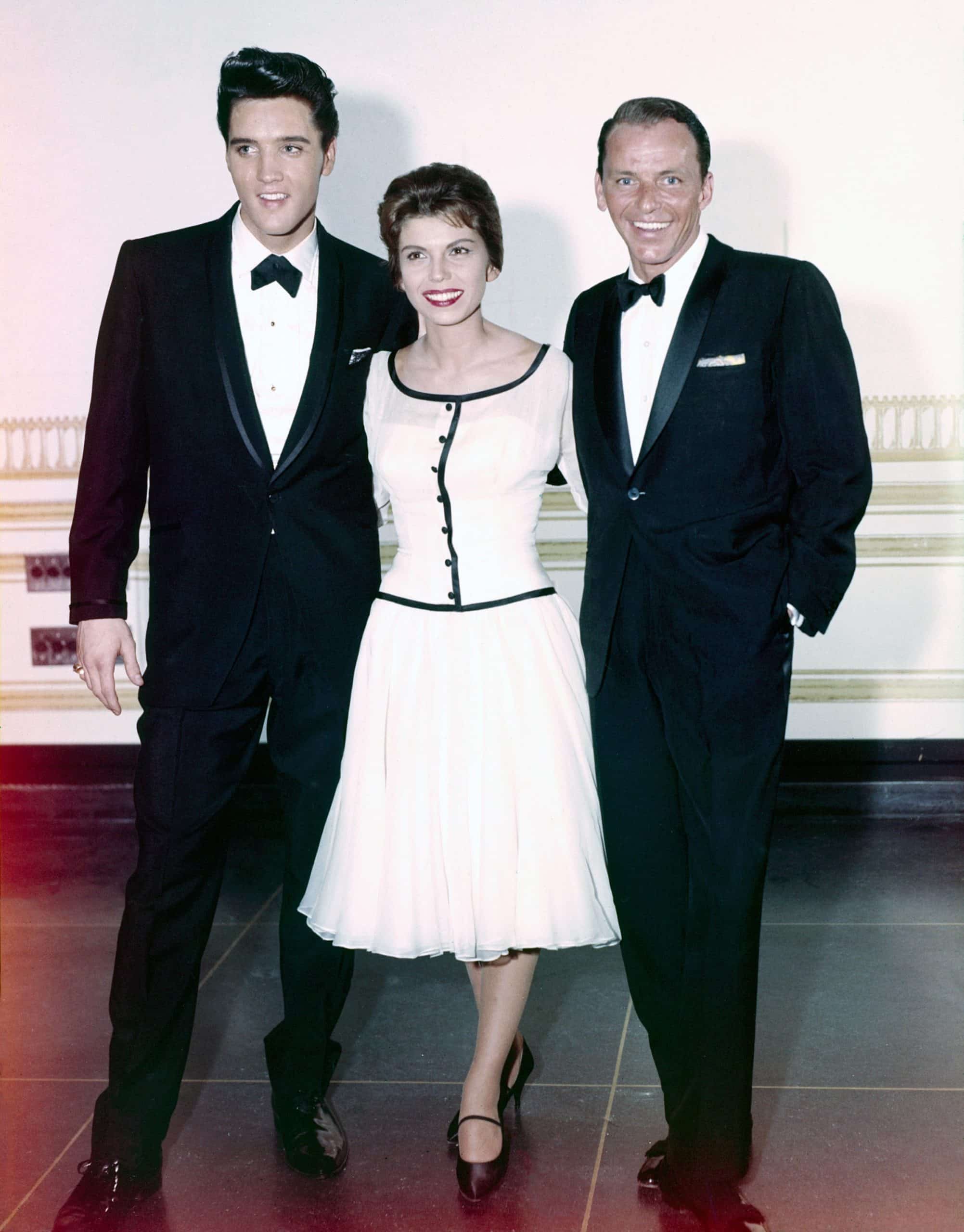 FRANK SINATRA'S WELCOME HOME PARTY FOR ELVIS PRESLEY, (aka THE FRANK SINATRA TIMEX SHOW: WELCOME HOME ELVIS), from left: Elvis Presley, Nancy Sinatra, Frank Sinatra