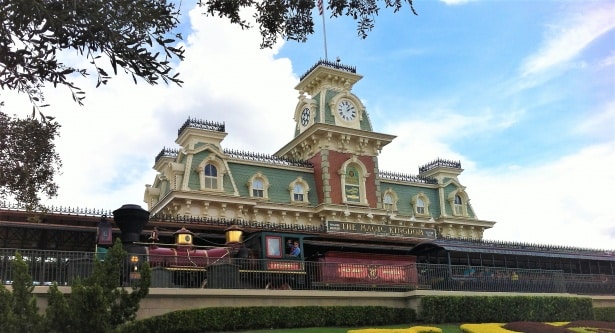 Disney World train station magic kingdom 