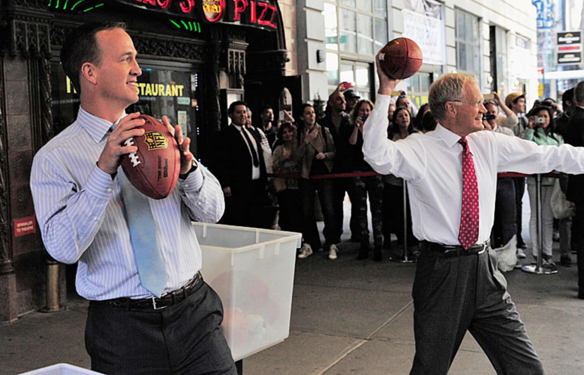 LATE SHOW WITH DAVID LETTERMAN, l-r: Peyton Manning, David Letterman
