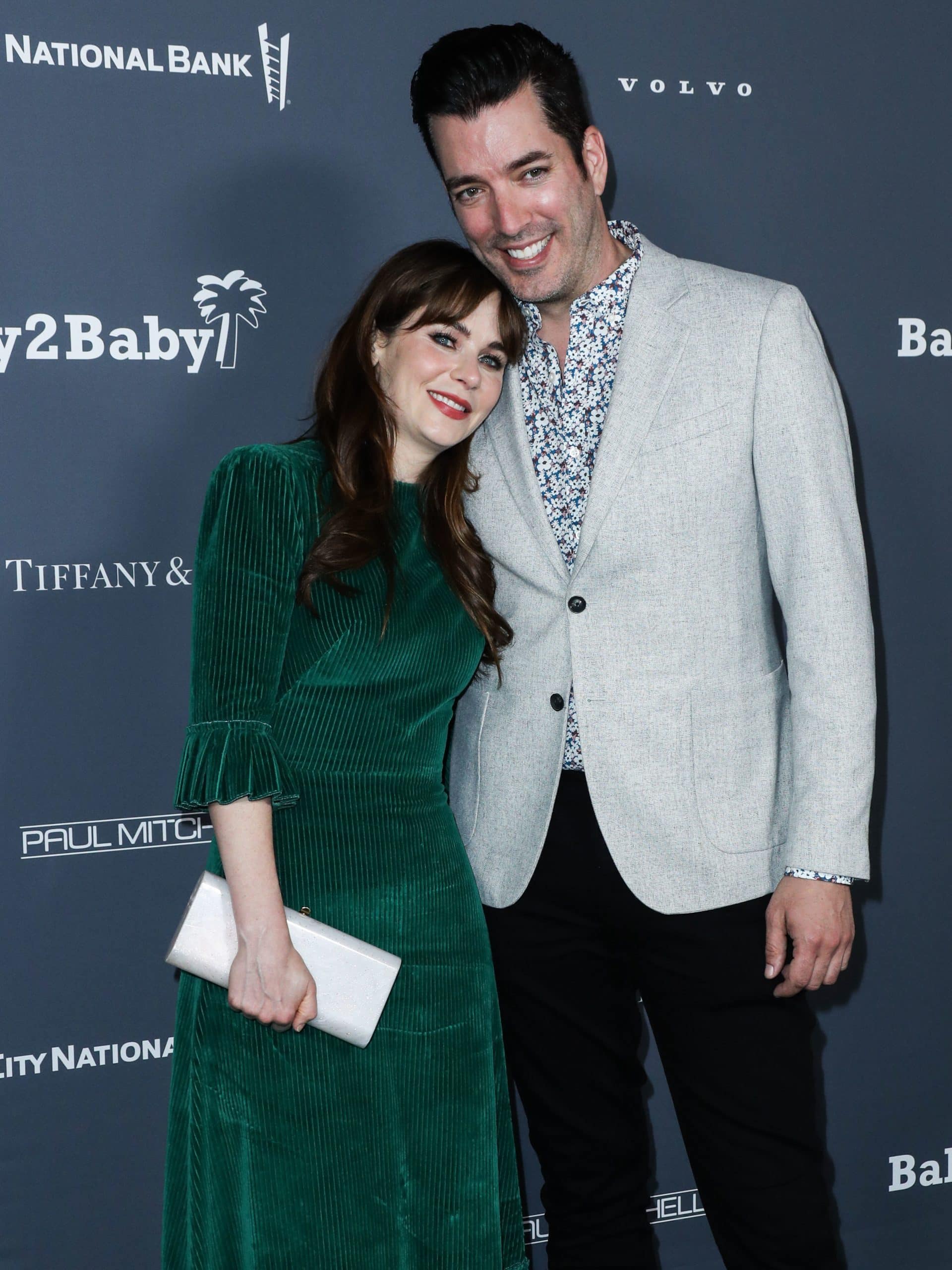 Actress Zooey Deschanel and boyfriend Jonathan Scott