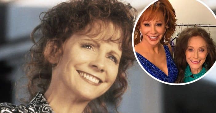 Reba McEntire Pays Tribute To Loretta Lynn