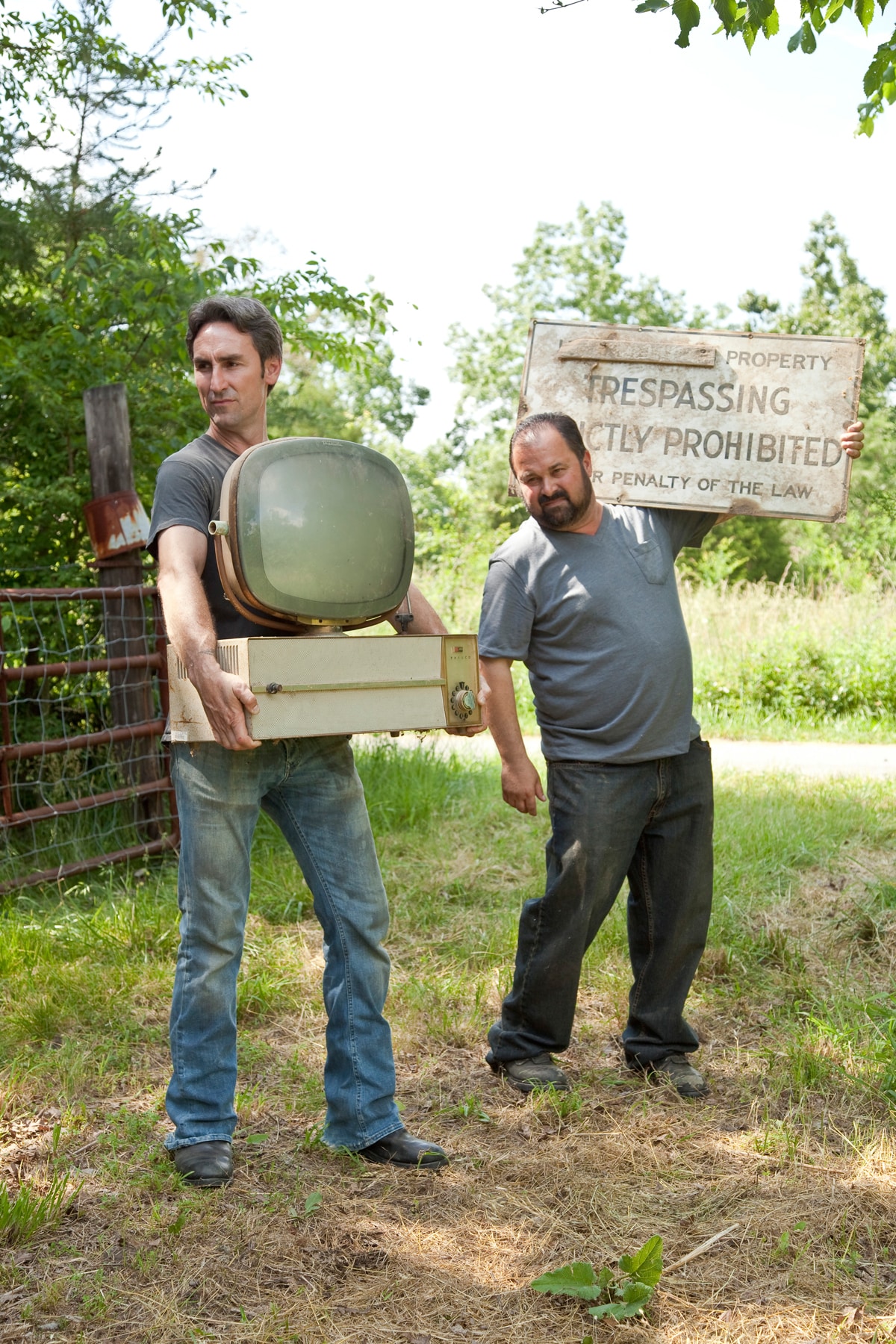 AMERICAN PICKERS, (from left): Mike Wolfe, Frank Fritz, (Season 2), 2010-