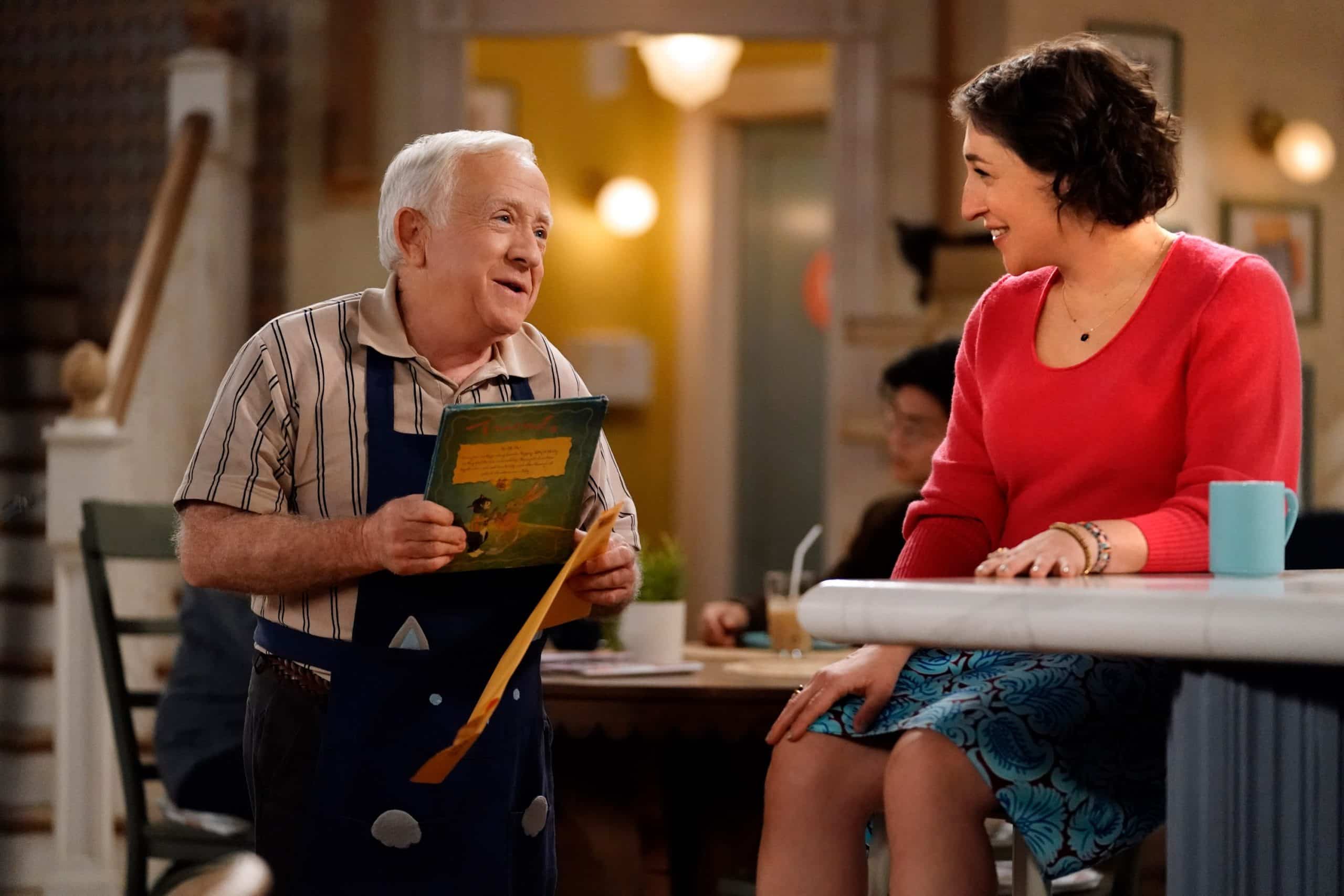 CALL ME KAT, from left: Leslie Jordan, Mayim Bialik, Gym'