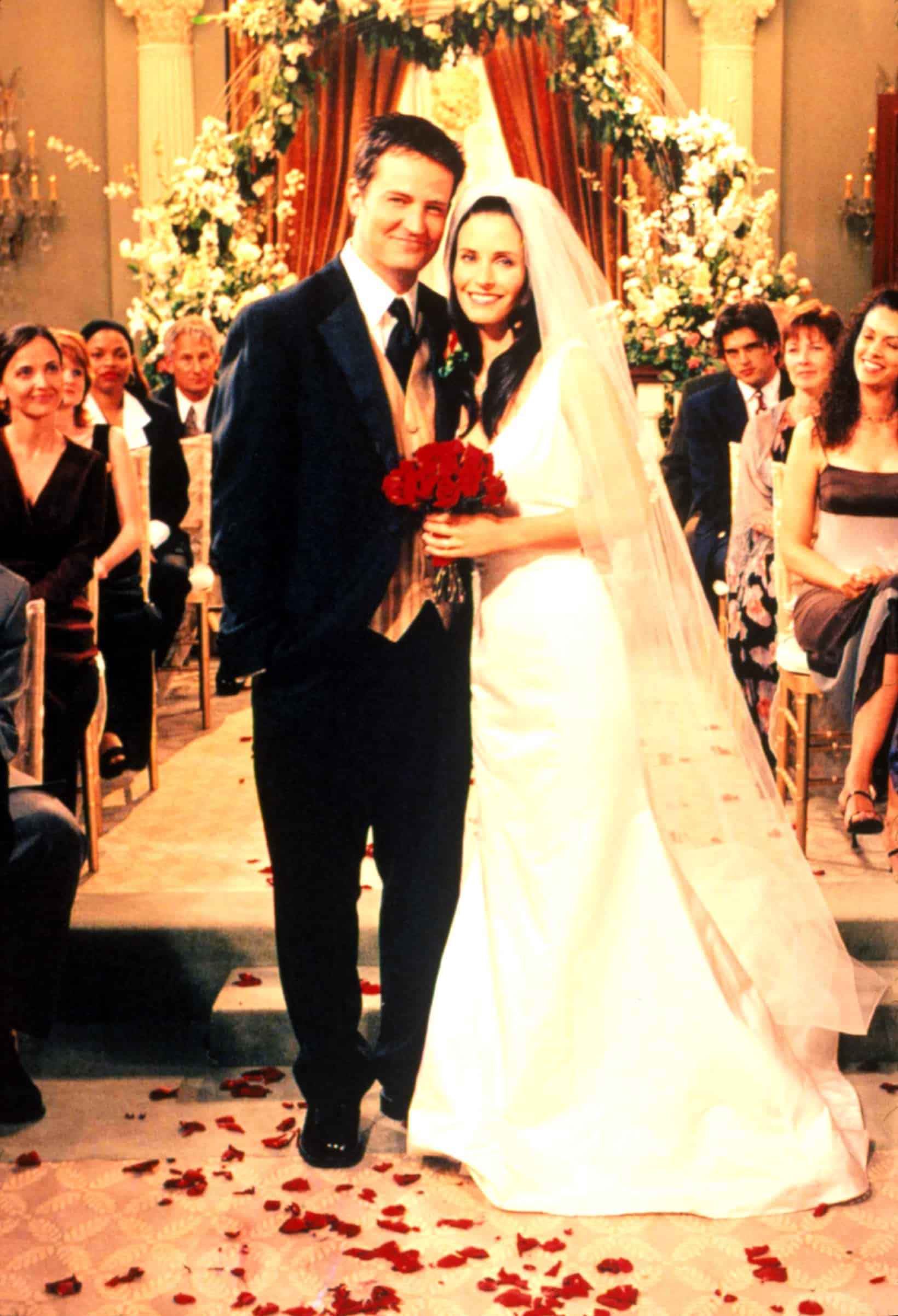 FRIENDS, Courteney Cox-Arquette, Matthew Perry, 1994 - present, Chandler and Monica's wedding 2001