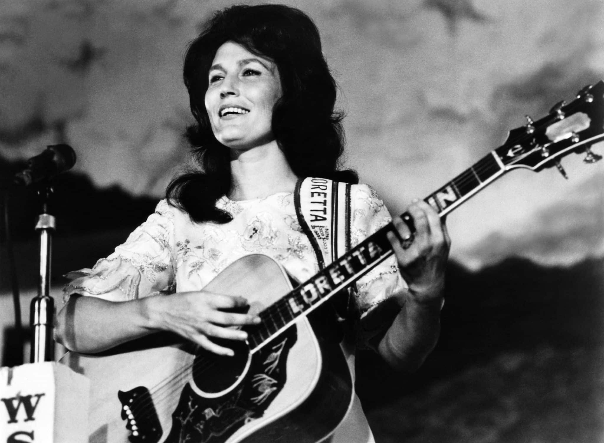 Loretta Lynn, Country Music Icon & Coal Miner's Daughter, Dies At 90