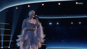 Pink sang "Hopelessly Devoted to You"