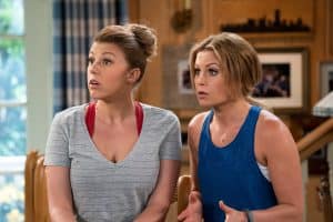 FULLER HOUSE, left: Jodie Sweetin, Candace Cameron Bure