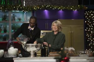 MARTHA AND SNOOP'S POTLUCK DINNER PARTY, (from left): Snoop Dogg, Martha Stewart