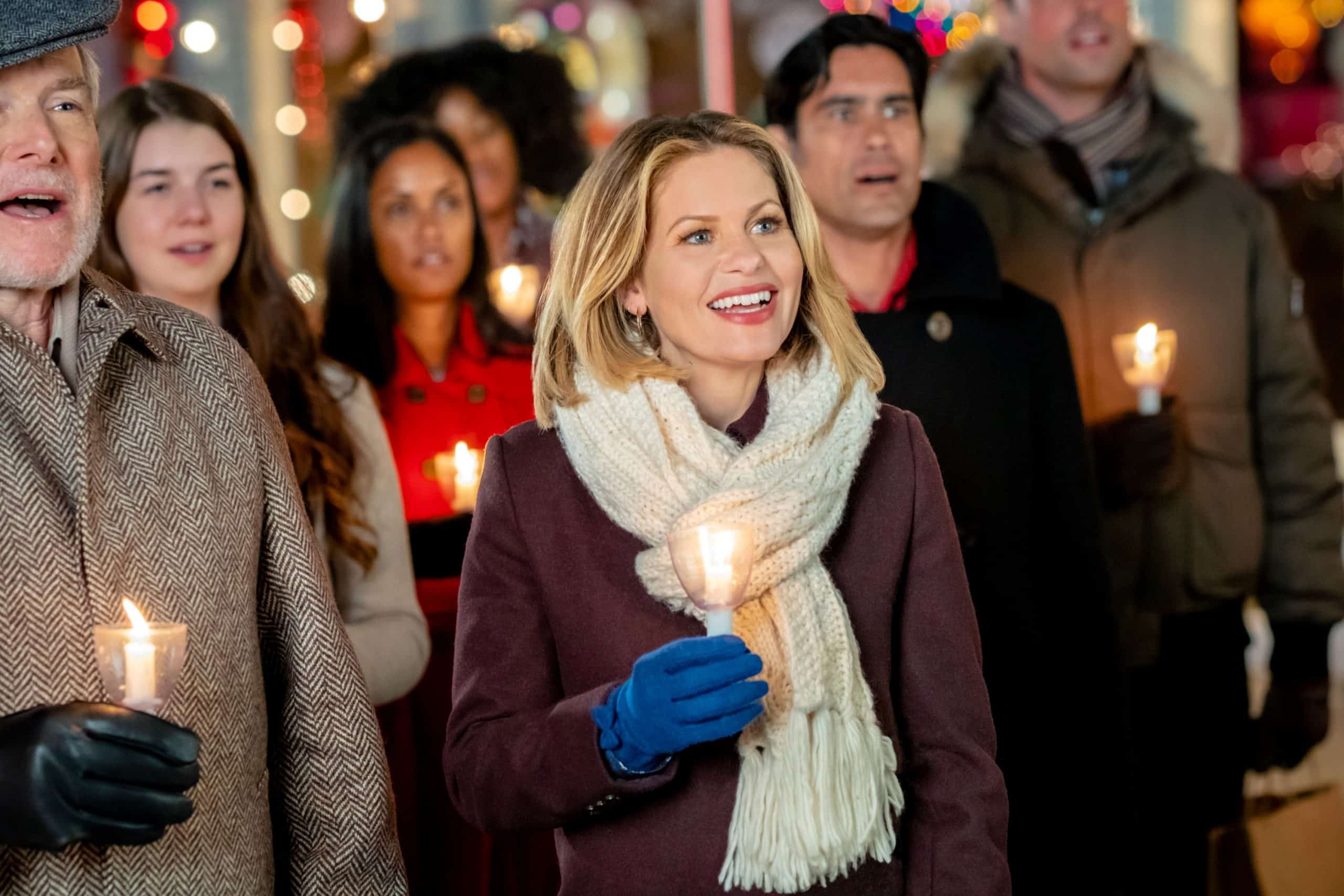 CHRISTMAS TOWN, Candace Cameron Bure (center), (aired Dec. 1, 2019)