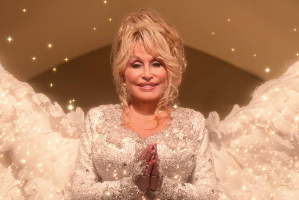 Dolly Parton's Dollywood Theme Park Is All Ready For Christmas