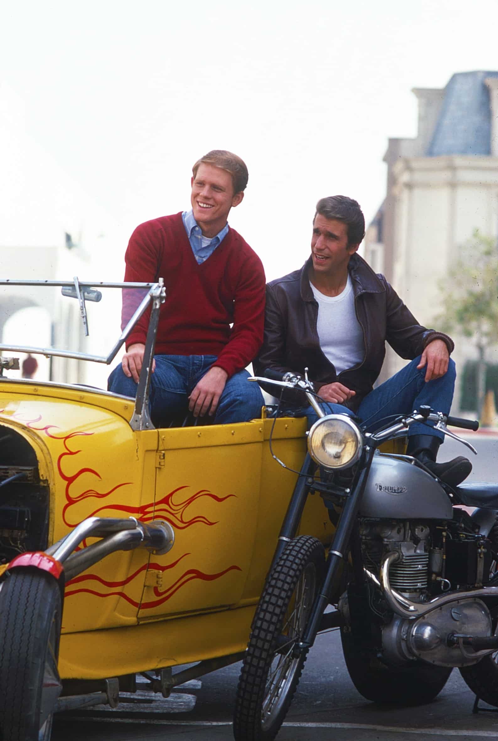 HAPPY DAYS, from left: Ron Howard, Henry Winkler, on set, (1970s), 1974-84