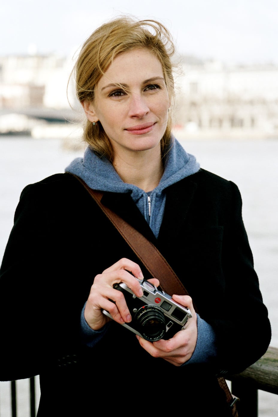 CLOSER, Julia Roberts (with Leica camera), 2004
