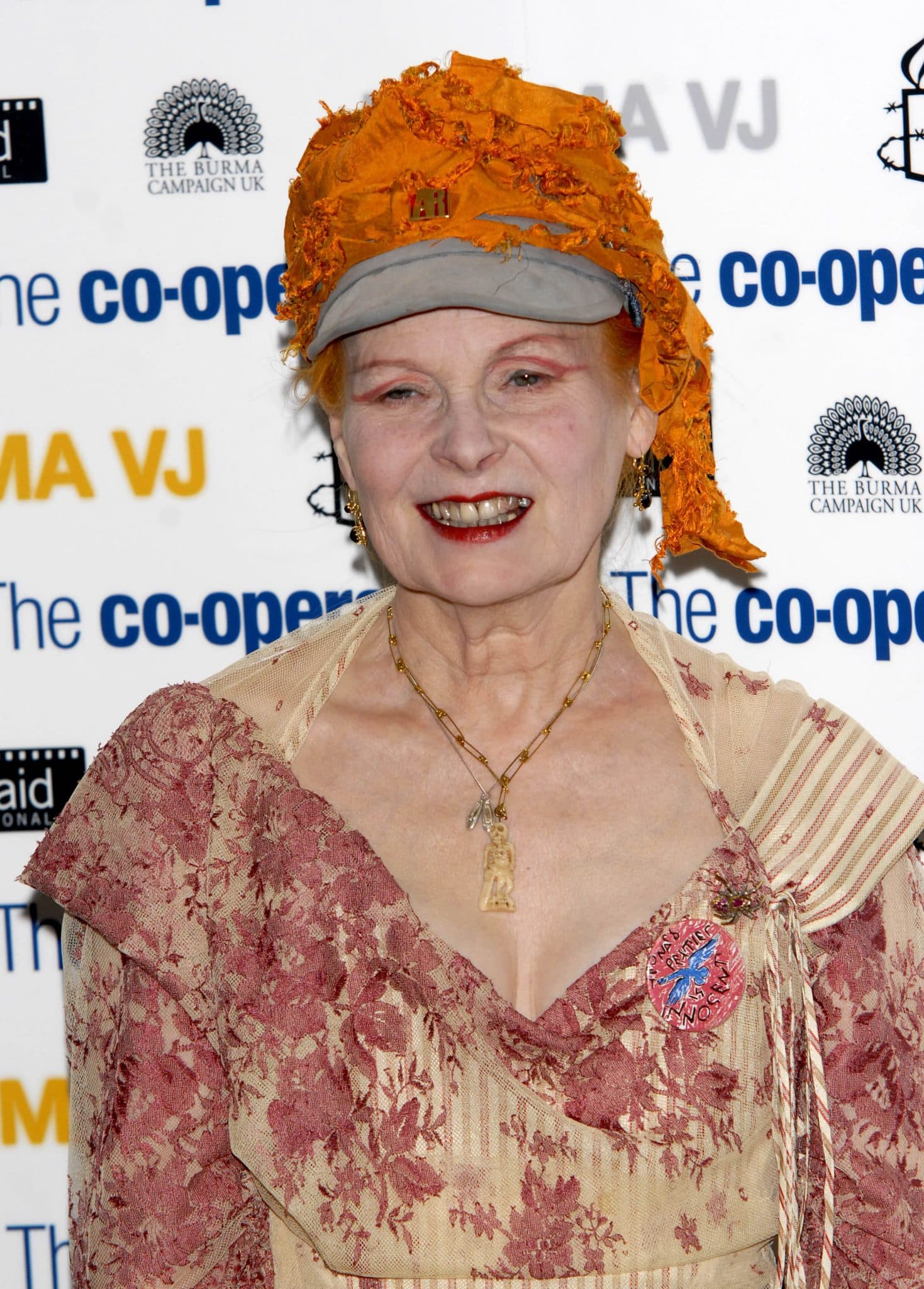 Morfydd Clark'S Iconic Vivienne Westwood Lotr Look - rxt9md4