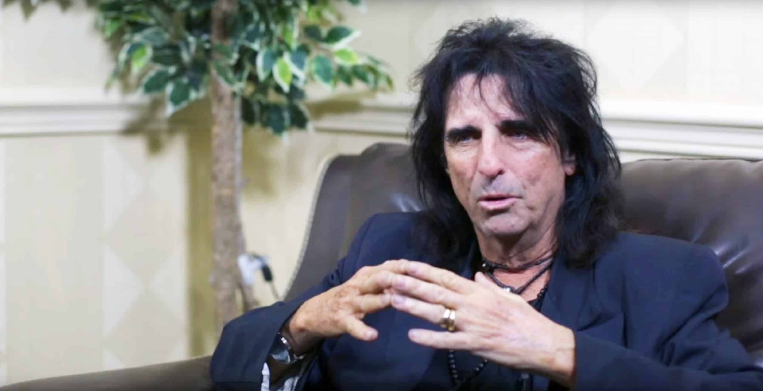 SMOKE AND MIRRORS: THE STORY OF TOM SAVINI, Alice Cooper, 2015