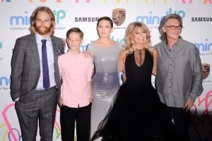  Wyatt Russell, Ryder Robinson, Kate Hudson, Goldie Hawn, and Kurt Russell