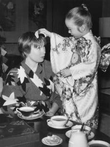 From left: Shirley MacLaine and daughter Sachi Parker in Kyoto