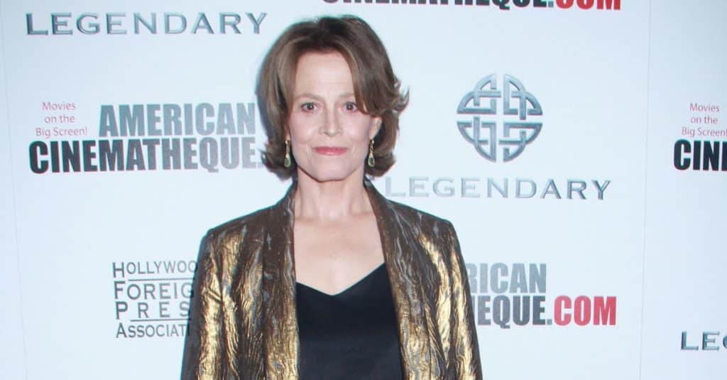 Sigourney Weaver On How Nicole Kidman, Zoe Saldaña Helped Her With(02)