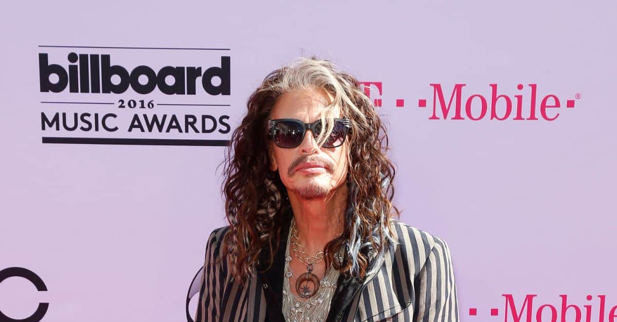 Steven Tyler Suffers Vocal Cord Damage And Severe Bleeding, Leaving Him Unable To Speak