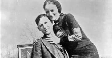 90 years after Bonnie and Clyde's violent crime spree came to a crashing end, family members want them buried together