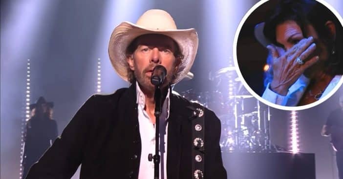 Toby Keith's wife cried the whole time he sang of aging and perseverance