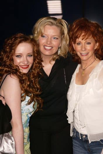 'Reba' Co-Stars Reba McEntire And Melissa Peterman Reuniting In ...