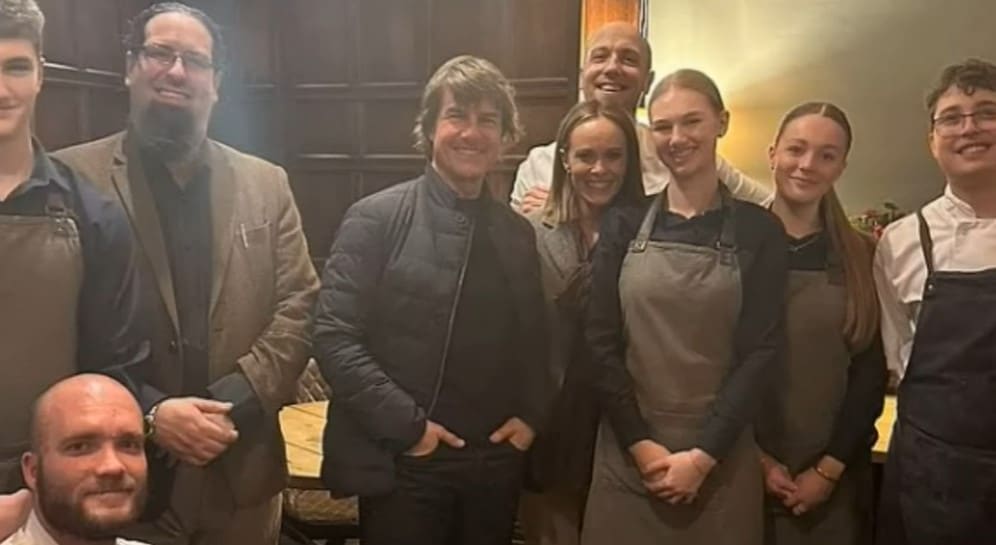 Tom Cruise restaurant staff