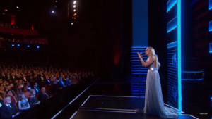 Carrie Underwood serenaded Linda Ronstadt with Blue Bayou