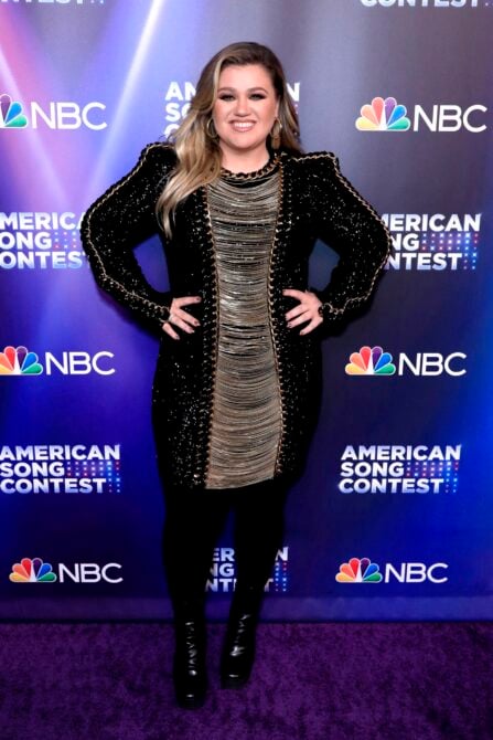 Kelly Clarkson mini skirt