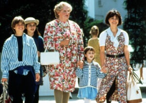 MRS. DOUBTFIRE, Matthew Lawrence, Lisa Jakub, Robin Williams, Mara Wilson, Sally Field