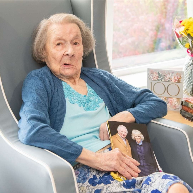 woman 100th birthday smoking