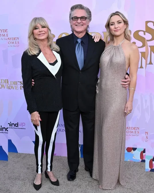 Goldie Hawn appearance with grandkids