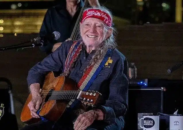 Willie Nelson performance at 91