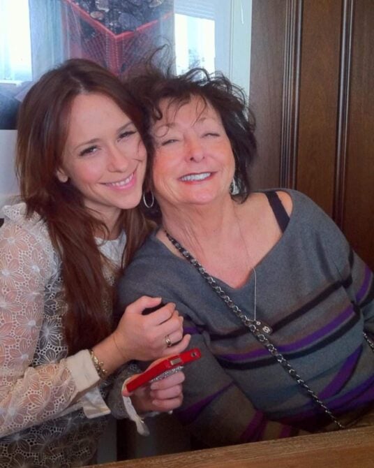 jennifer love Hewitt mom