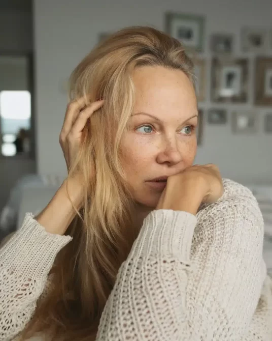 pamela anderson makeup free