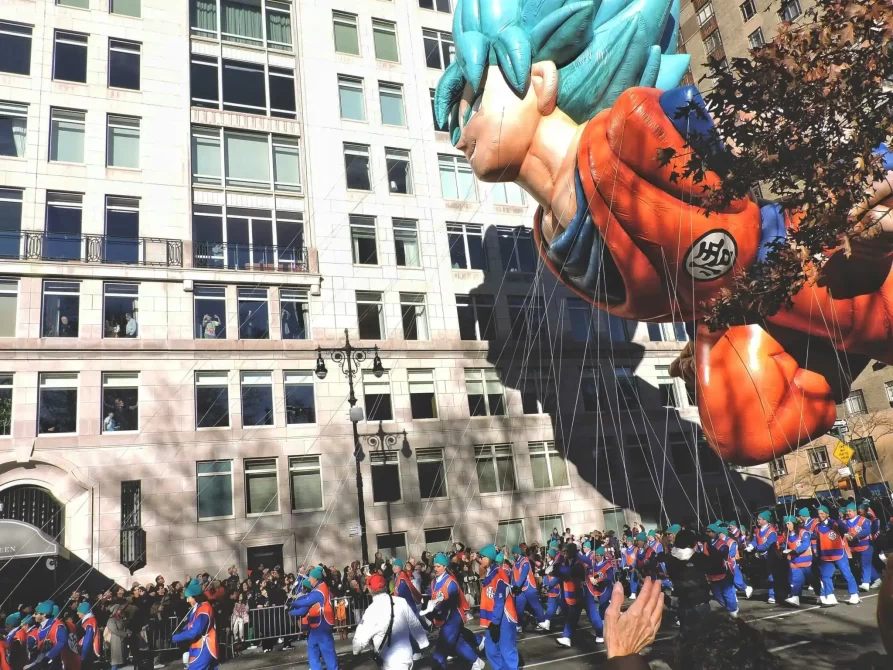 what time does the macys thanksgiving day parade start​