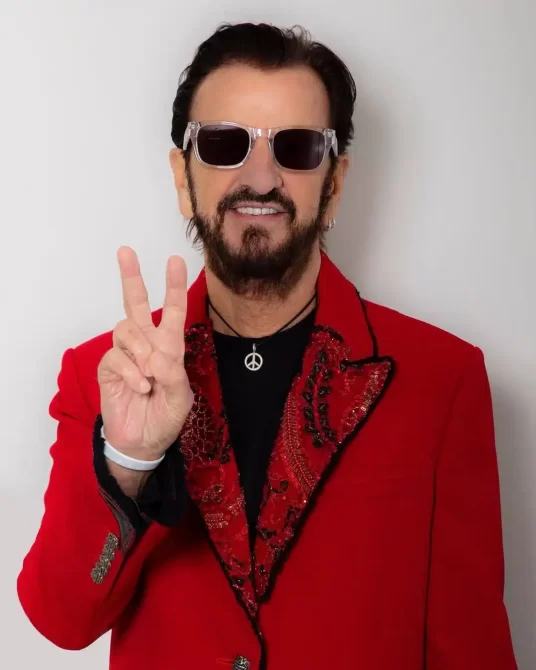 Ringo Starr eaten pizza