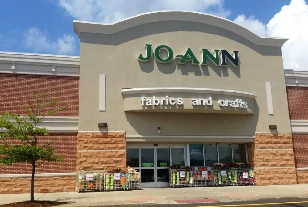 Joann fabrics stores closing