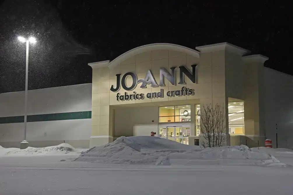 Joann fabrics stores closing