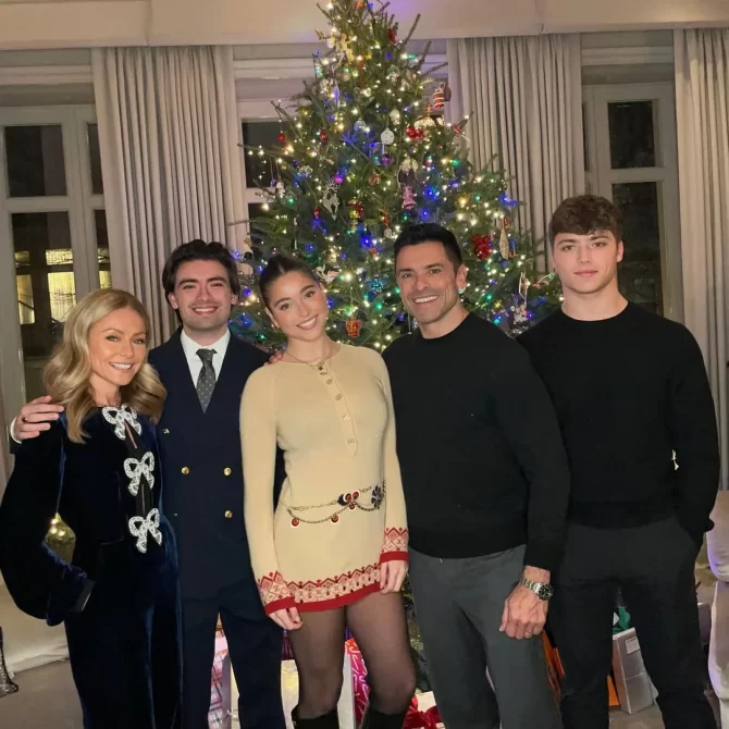 Kelly Ripa mark consuelos love life