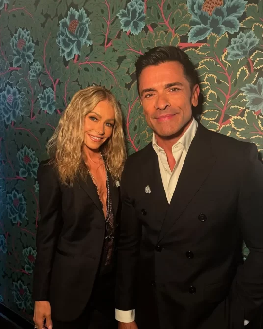 Kelly Ripa mark consuelos love life