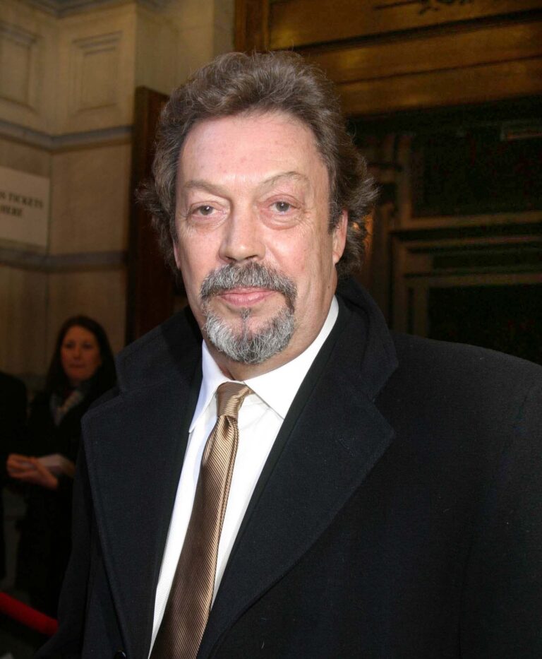 Tim Curry Tim Curry Admits He Dreaded Working With Tom Cruise