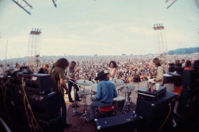 87-Year-Old Grace Slick Once Showed Up At Richard Nixon's White House With A Plan For His Teacup