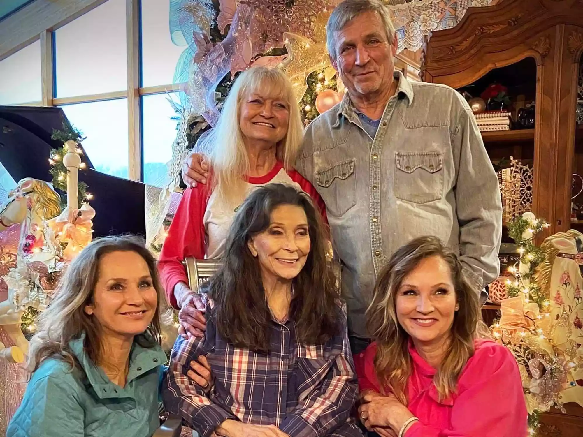 Loretta Lynn with her family